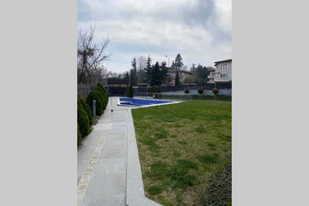 Cozy Red Bulldog Place In Apart-Complex/Pool Βάρνα Εξωτερικό φωτογραφία